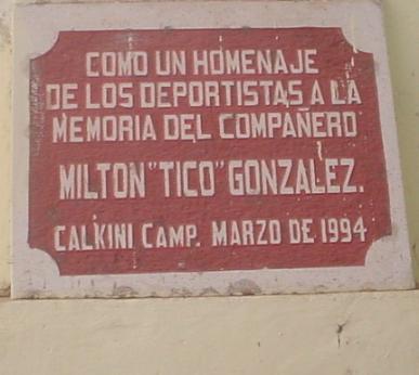 Placa develada en la Unidad Deportiva "20 de noviembre"