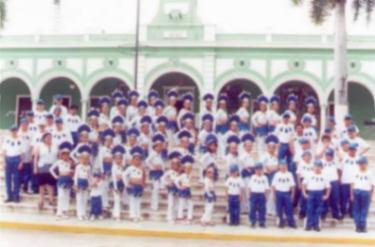 Comparsa del grupo "Generación 2000"