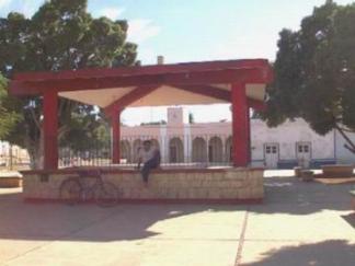 Descansando en el kiosco